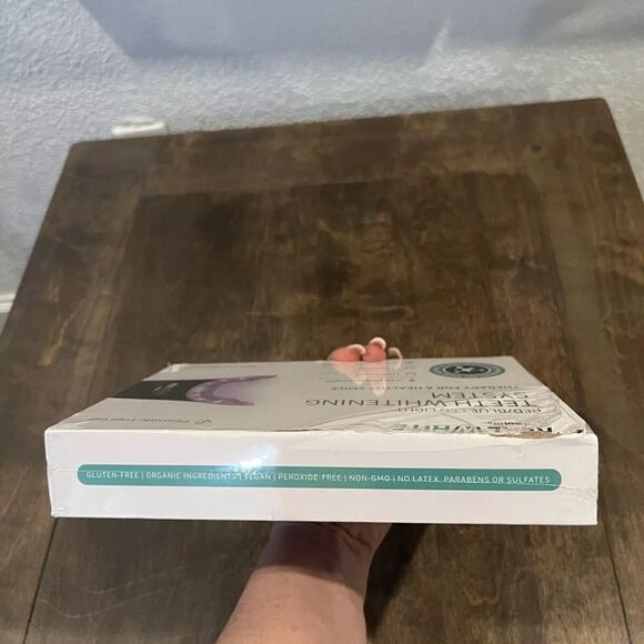 Primal Life Organics Natural Teeth Whitening System Red and Blue LED - Picture 7 of 12